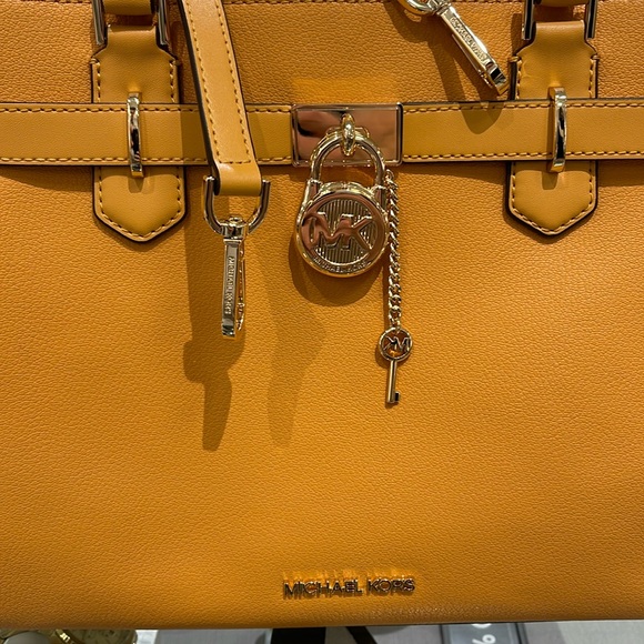 MICHAEL KORS HAMILTON MEDIUM SATCHEL
COLOR: Cider
NWT - Picture 2 of 16